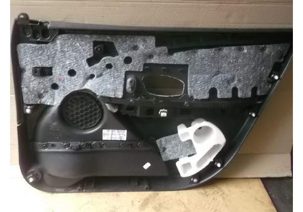обшивка дверки лівої передньої Renault Megane III, 809010639R